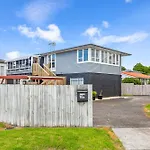 Freshly Renovated 3Br Ellerslie Home