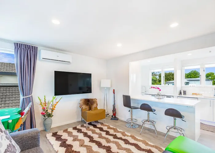 Freshly Renovated 3Br Ellerslie Home